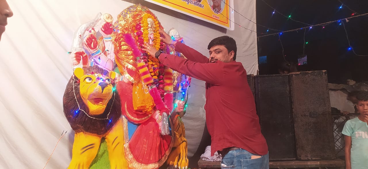 कानपुर: दुर्गा प्रतिमा की स्थापना, उपजा कानपुर टीम हुई शामिल